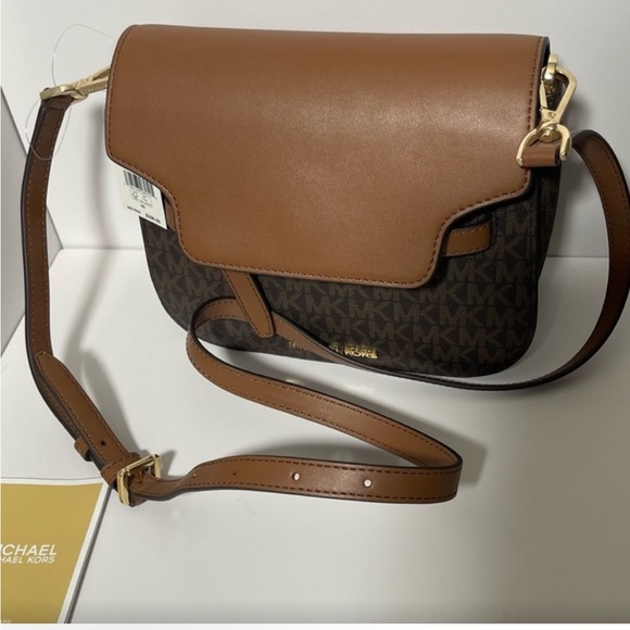 NWT Michael Kors Bag. Buyers appreciation for mystery beauty bag purchas… - Picture 2 of 7